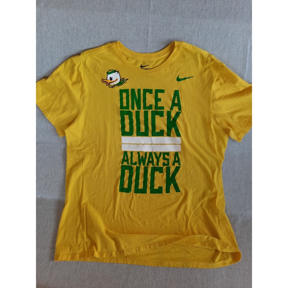 The Nike Tee Mens XL Graphic Print Oregon Ducks T-Shirt Short Sleeve Swoosh Logo